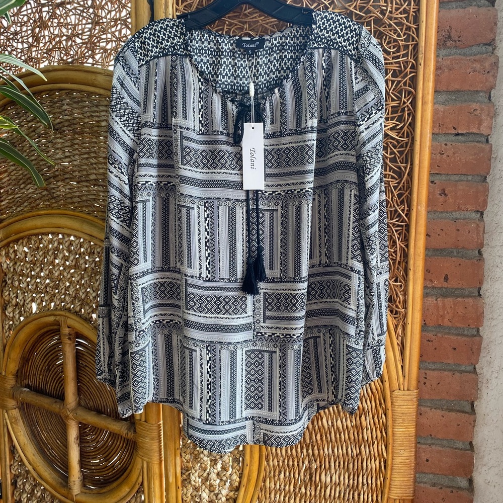 NWT Tolani Monochrome Geometric Top Blouse 100% Silk